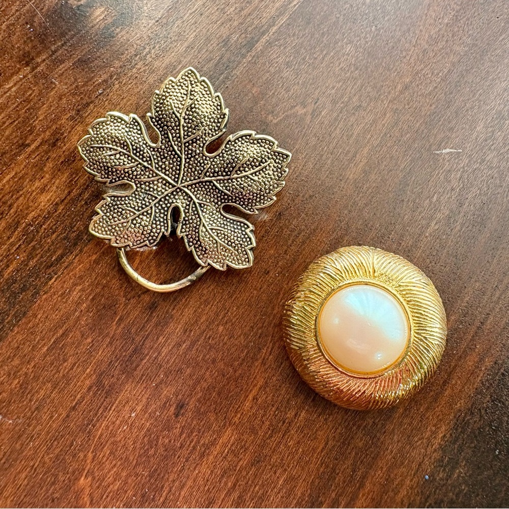 Set of 2 vintage scarf clips‎ maple leaf and faux pearl cabochon
